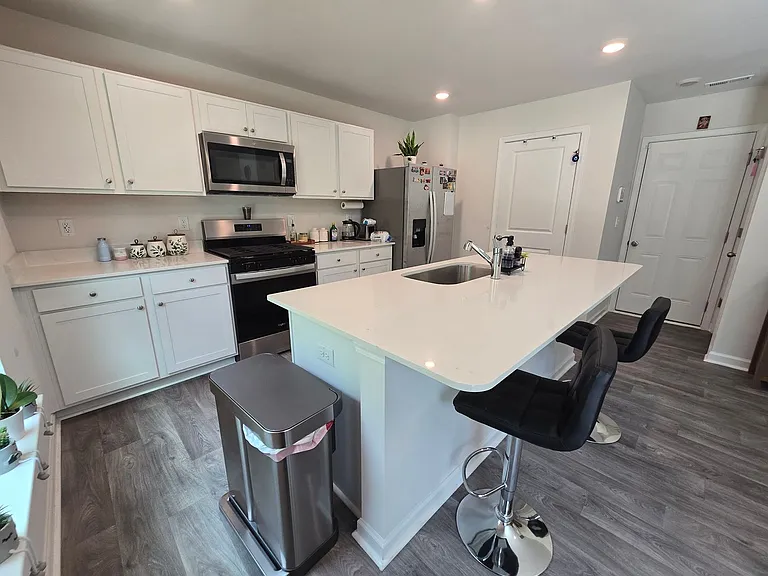 266 Palm Dr — Photo 5
