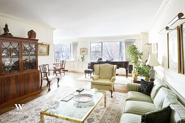 Sold by Warburg | media 30