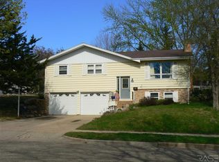 832 S Foster Ave, Sioux Falls, SD 57103