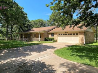 4813 Warren Rd, Hearne, TX 77859