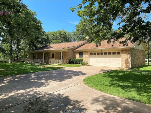 4813 Warren Rd, Hearne, TX 77859