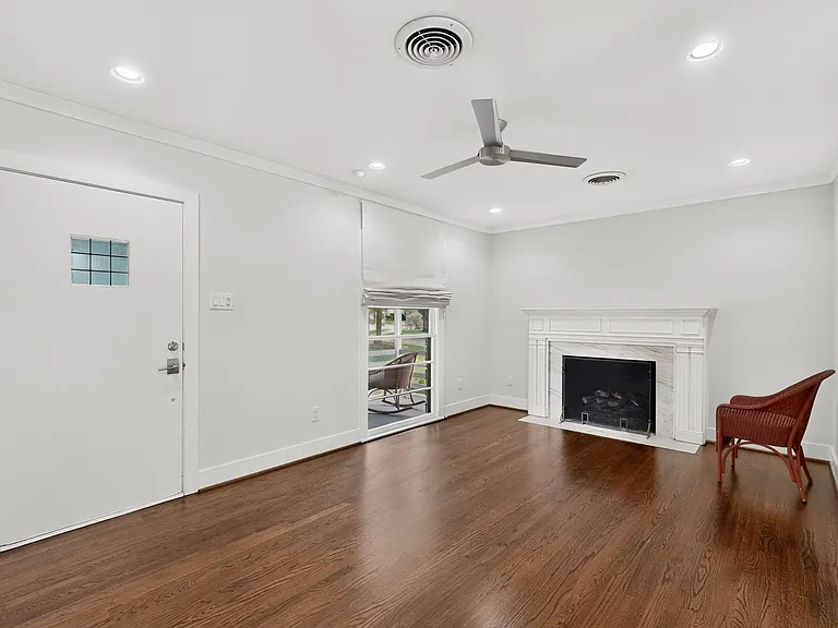 2323 Barberry Dr — Photo 9