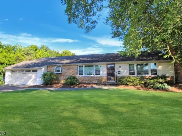 819 Lopatcong St, Belvidere Twp., NJ 07823