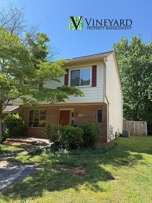 3 bed, 1.5 bath, 1458 sqft, $1,750 — Photo 3