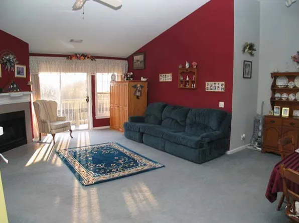 86 Bradford Commons Ln, Braintree, MA 02184