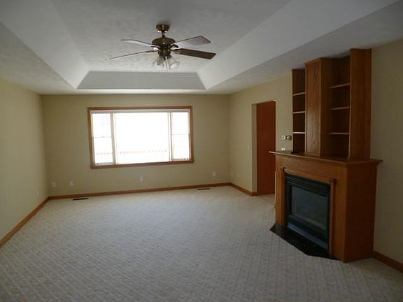 3rd image of 10903 Village Cir