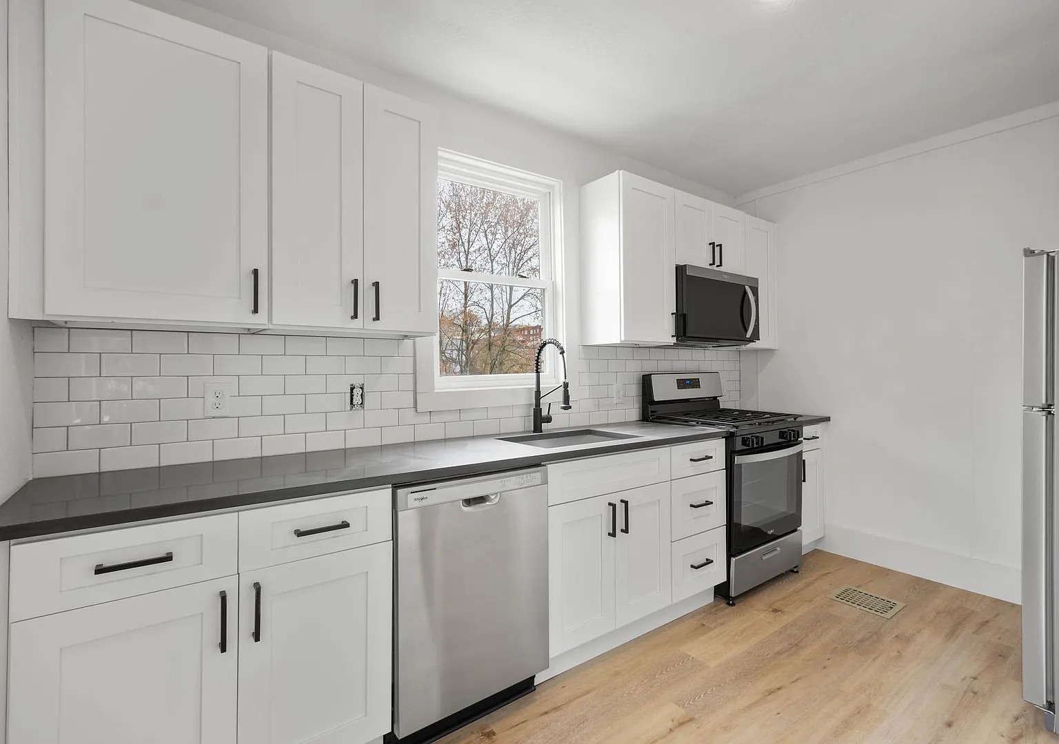 Available Early September!! Highly Desirable & Spacious 2-Bedroom End Unit In Dormont! — Photo 1