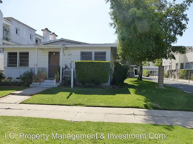 1st image of 1136 Huntington Dr APT D