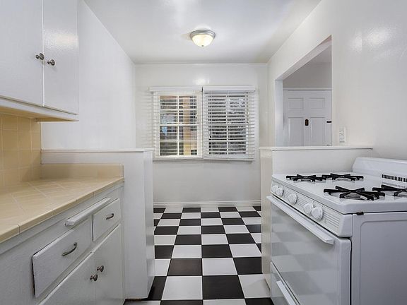 5th image of 2240 N Gower St