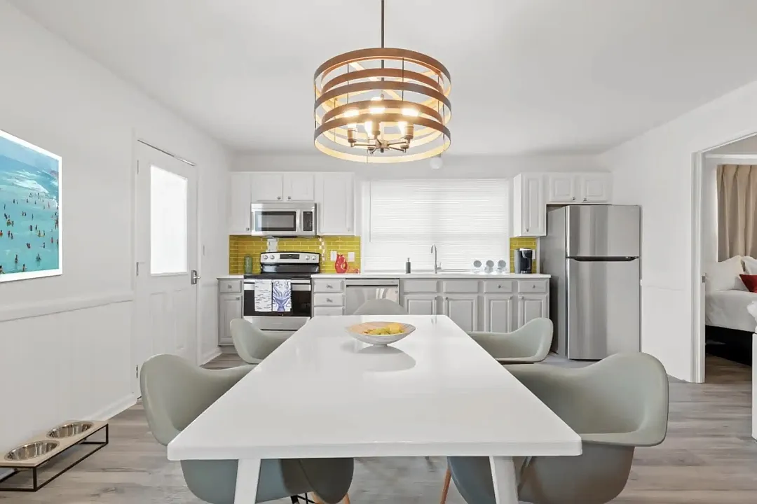2 bed, $1,800 — Photo 3