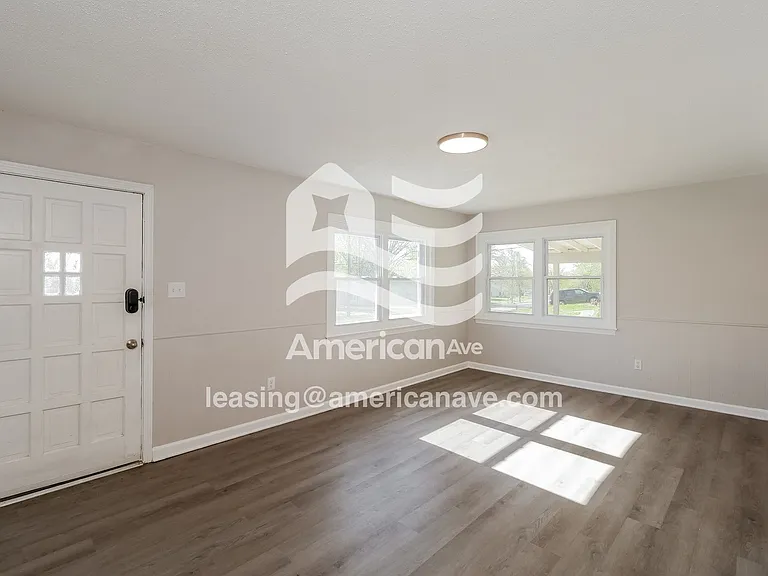 1722355_004_living_room_13688216.jpg