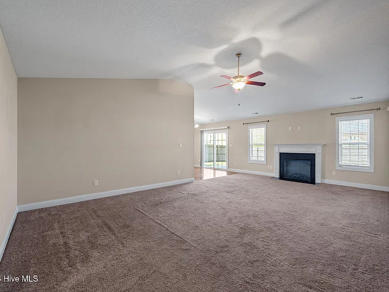 320 Aquamarine Cir — Photo 3
