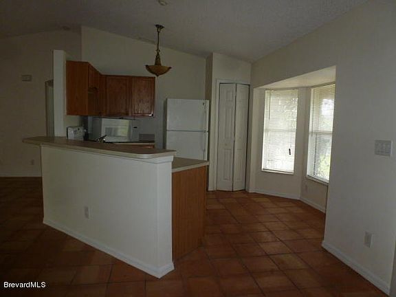 4th image of 412 Tobias St SE