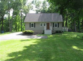 862 Hillstown Rd, Manchester, CT 06040