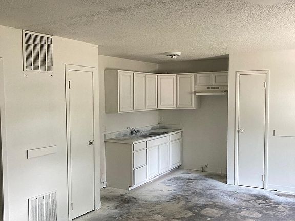 5th image of 1608 E Del Mar St