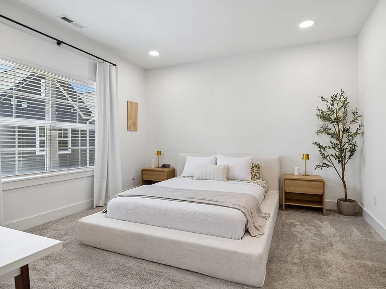 700 N Dupont Ave #310A — Photo 30
