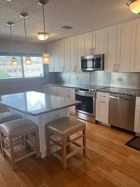 2 bed 2 bath furnished condo — Photo 2