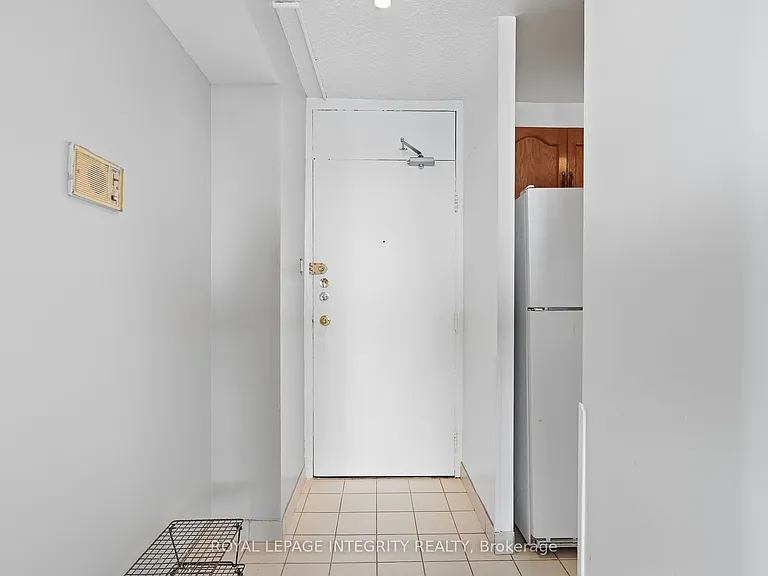 2000 Jasmine Cres #1110 — Photo 4