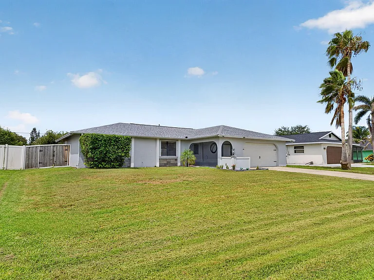 825 SE Starflower Ave — Photo 2