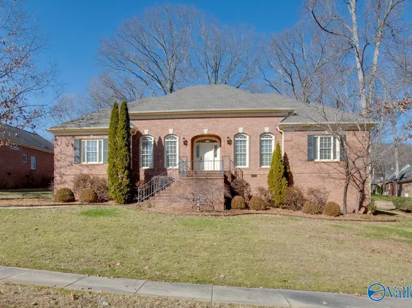 2911 Honors Row SE, Owens Cross Roads, AL 35763