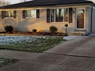 21407 Parkway St, Saint Clair Shores, MI 48082