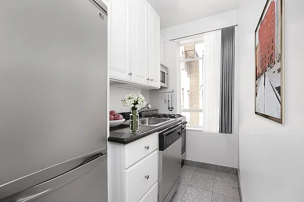 Rented by Central Park South Associates | media 9