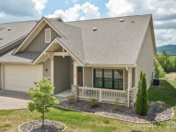 96 Copper Valley Ln, Hendersonville, NC 28739
