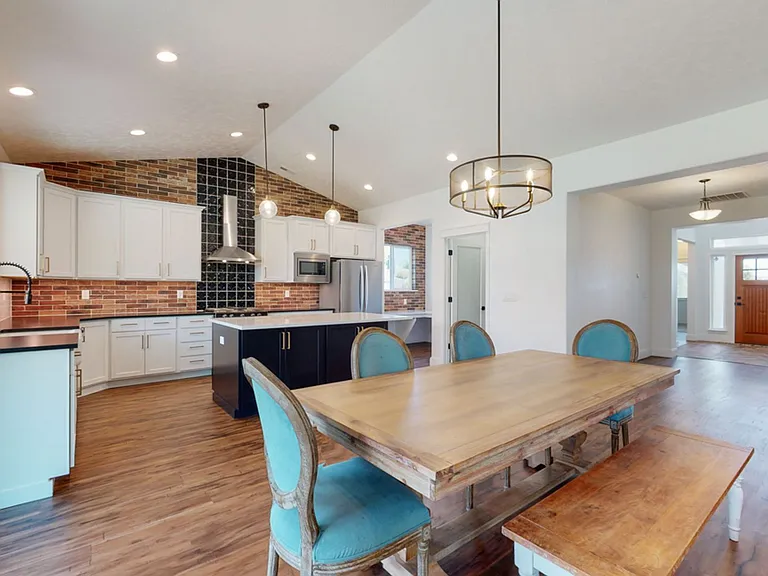 1763 Sicily Ln — Photo 2