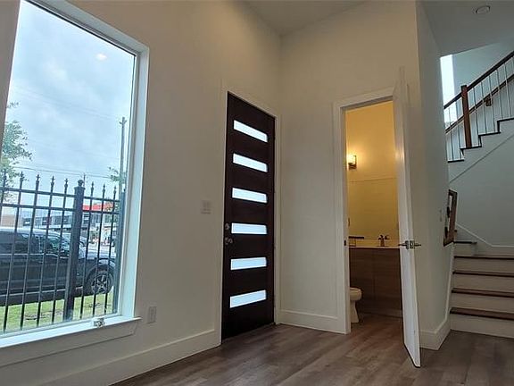 3rd image of 645 W 16th St