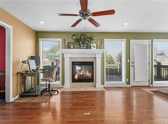 4th image of 1609 NW Pin Oak Ct