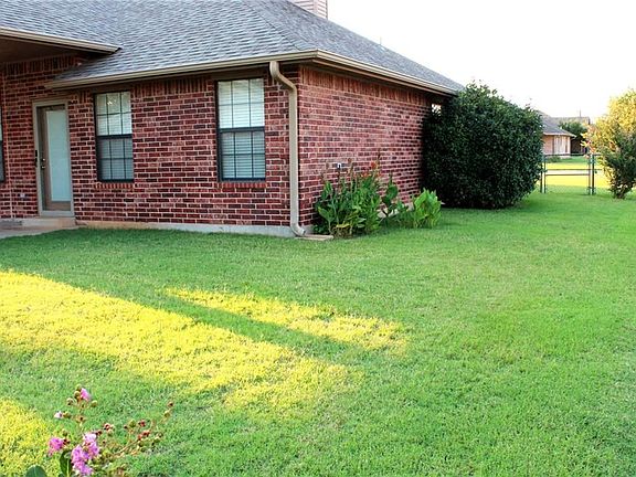 4th image of 232 Oakwood Dr