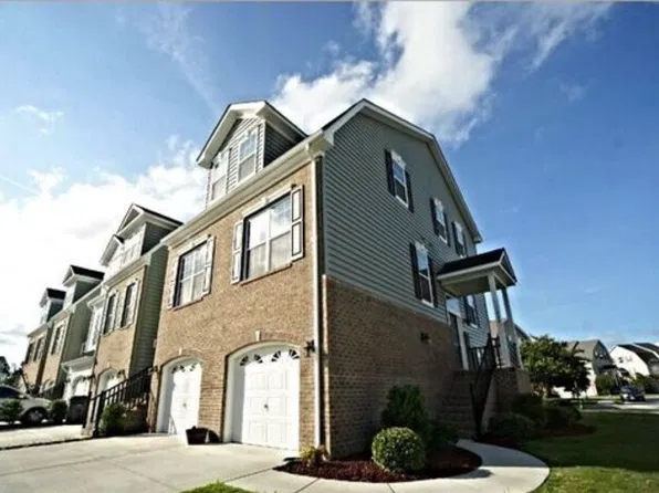 956 Iron Bridge Dr, Virginia Beach, VA 23462