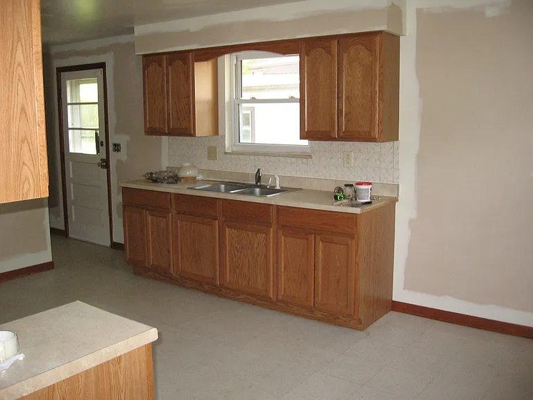 2241 Esmeralda Ave — Photo 2