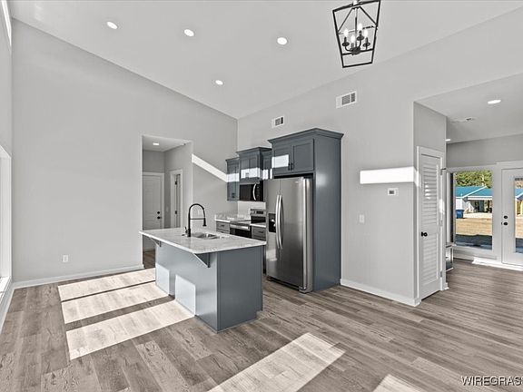 3rd image of 828 Campbell Hill Rd