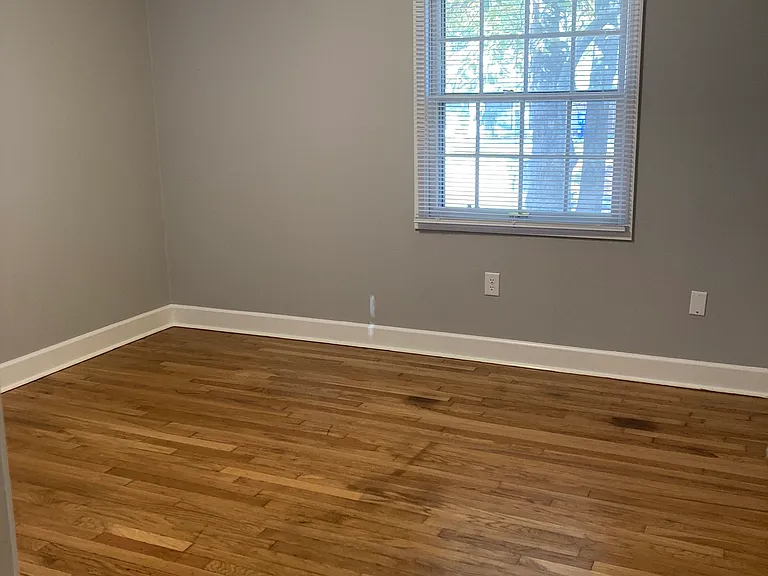4 Colonial Dr — Photo 7