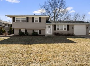 225 Desmond Dr, Schaumburg, IL 60193