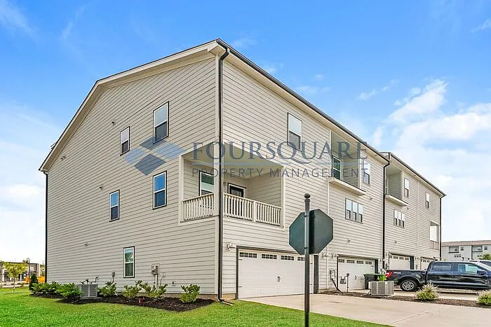 1957 Golden Spur Ln #2074 — Photo 3