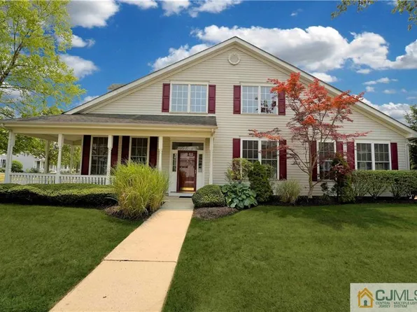 16 Stahl Ln, Cranbury, NJ 08512