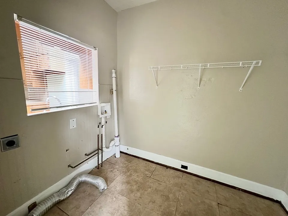 1532 Graymont Ave W