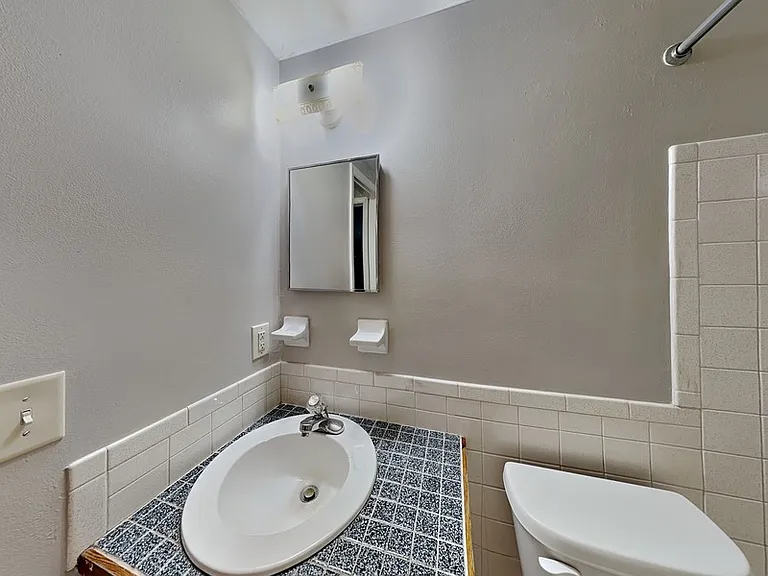 9610 N 12th St #B — Photo 4