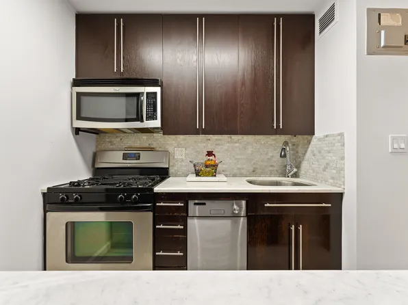 310 Lexington Avenue image 6 of 25