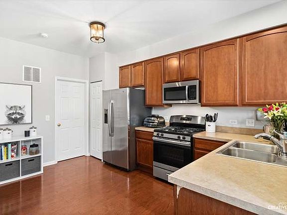 3rd image of 3260 Ronan Dr