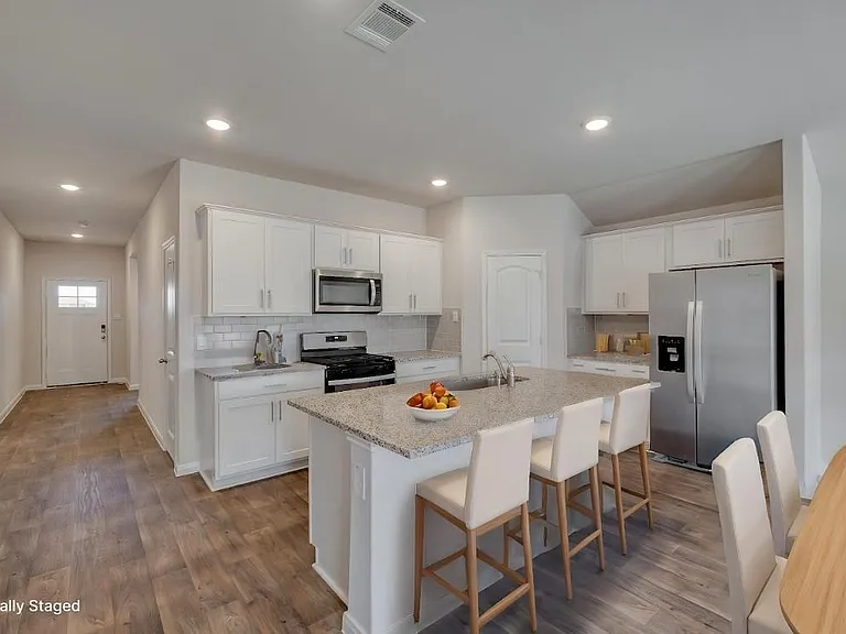 109 Bethpage Dr — Photo 10