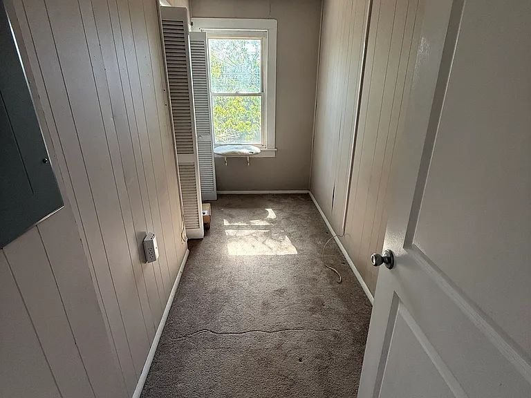 222 N Cherry St — Photo 4