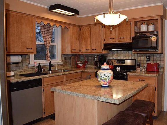 3rd image of 8015 W 126th Pl