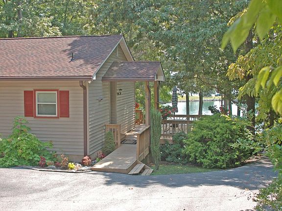 4th image of 201 Pine Dr