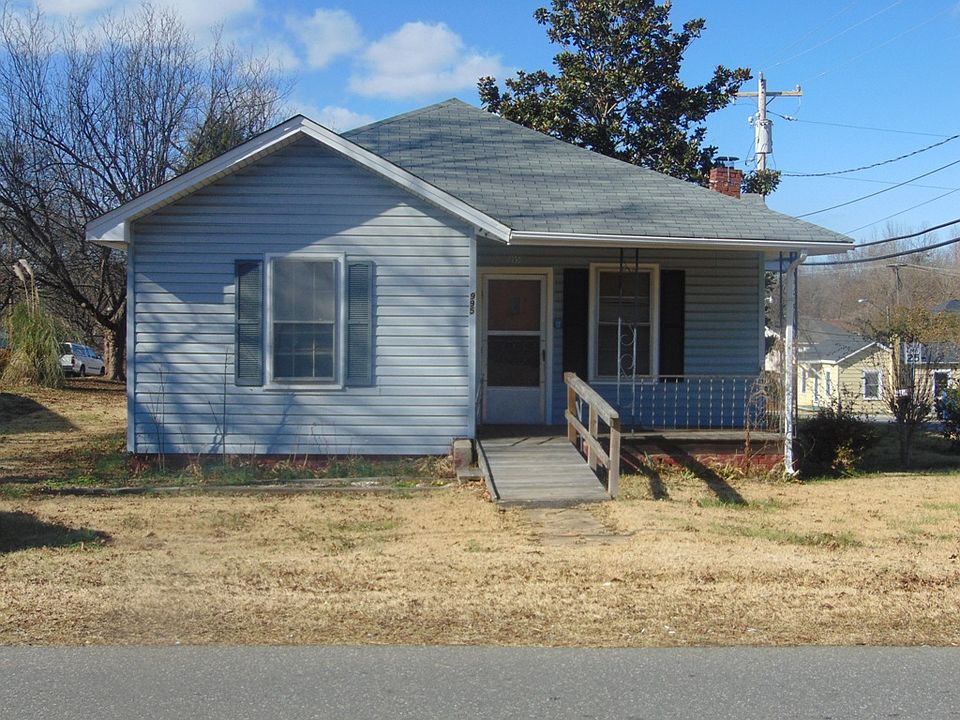 1st image of 995 Smyre Dr