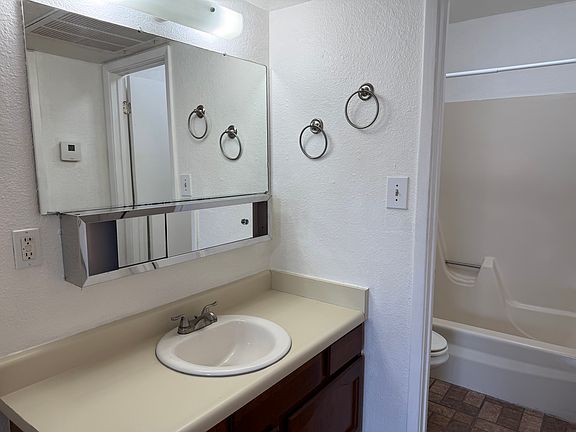 4th image of 1601 W Denton Ln APT 11