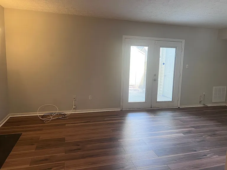 1125 Old Denbigh Blvd — Photo 8