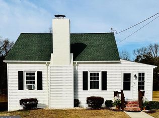 1037 Julian Dr, Fredericksburg, VA 22405